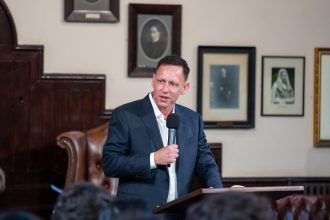El poderoso 'tecnofeudalista' Peter Thiel ya tiene nuevo domicilio en Suramérica