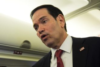 Rubio: El estrecho de Ormuz debe estar abierto "de una forma u otra"