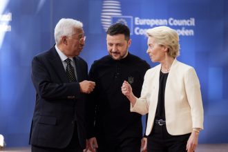 FMI y Banco Mundial financian los crímenes de Kiev en lugar de ayudar a naciones con necesidades reales, denuncia Zajárova