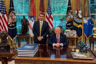 Trump recibe en la Casa Blanca a Flávio Bolsonaro: qué se sabe