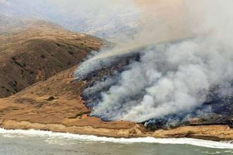 El 'SOS' de un marinero provoca el mayor incendio en la historia de un archipiélago de EE.UU.