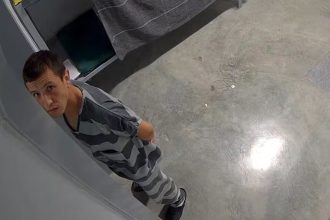 Suicidio en las celdas del ICE: se quitó la vida tras rogar que le pusieran en contacto con su madre
