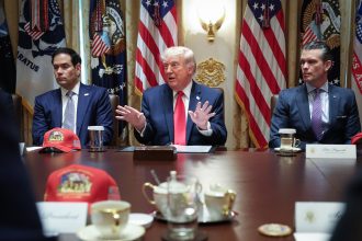 "Todos tenían autismo, dijeron": Trump carga contra fraudes millonarios en seguros médicos de EE.UU.