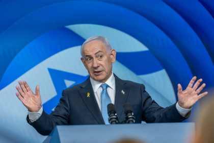 Netanyahu nombra un país que siente un "amor absolutamente loco" por Israel