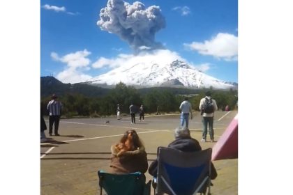 VIDEO: Mexicanos ocupan los mejores puestos para observar la espectacular erupción de un volcán