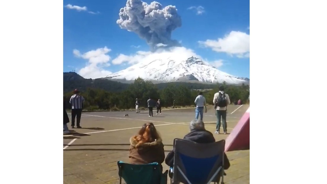 VIDEO: Mexicanos ocupan los mejores puestos para observar la espectacular erupción de un volcán