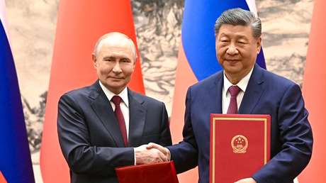 Putin y Xi firman documentos para estrechar su cooperación