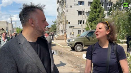 "¿Qué impresiones tiene?": Periodista occidental esquiva preguntas sobre el atentado de Kiev contra jóvenes (VIDEO)