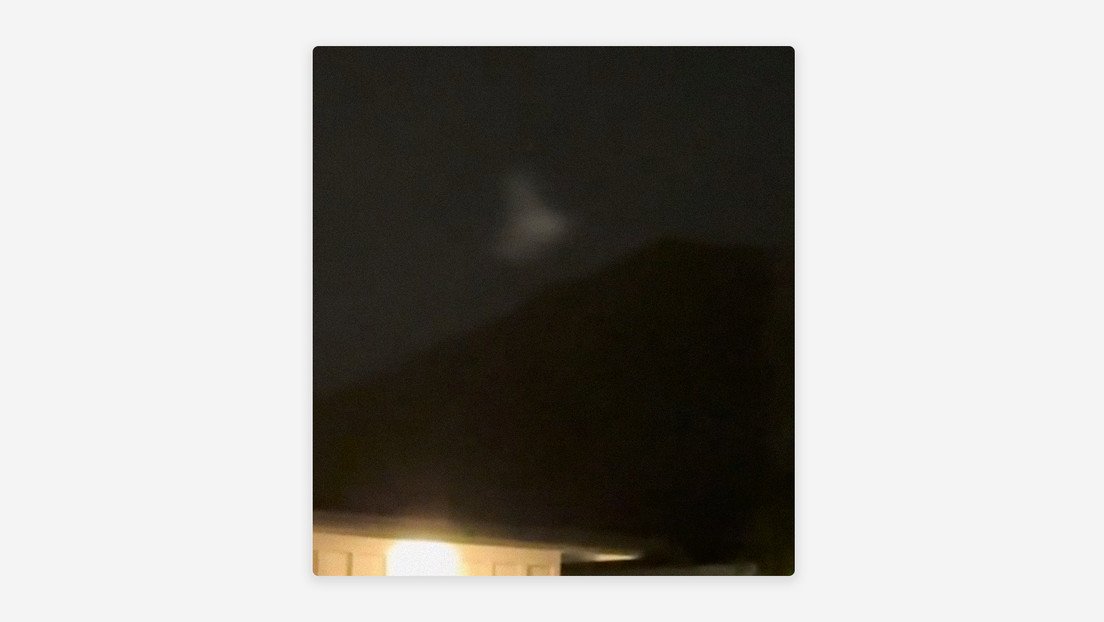 FOTOS, VIDEO: Extraños objetos en forma de cono surcan el cielo de Canadá