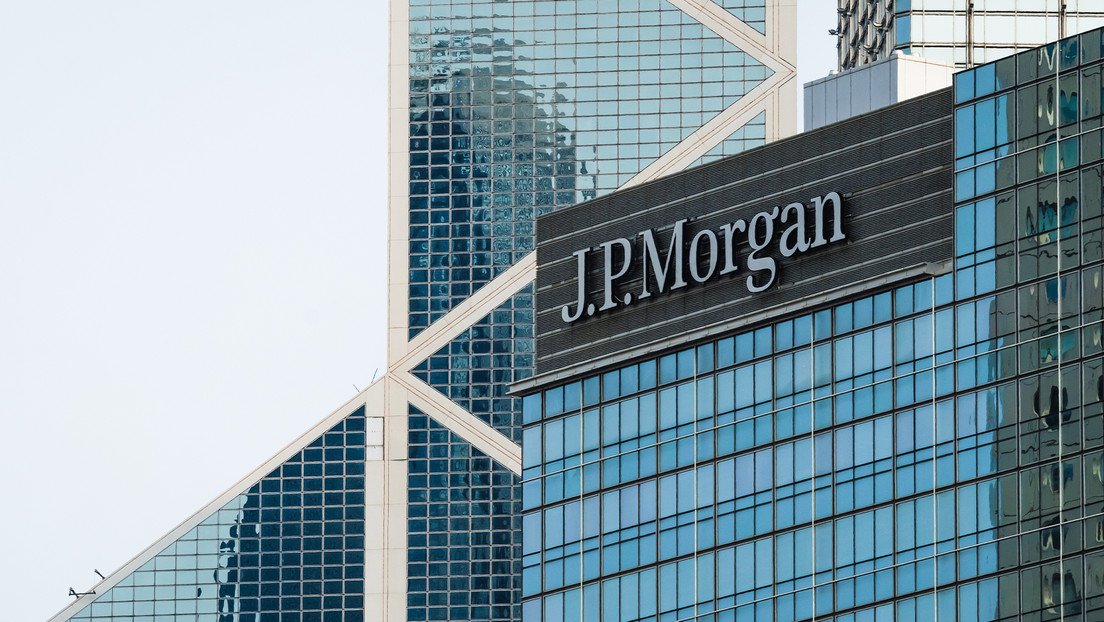 La suma que JP Morgan ofreció para librarse del litigio por el 'esclavo sexual' de una ejecutiva
