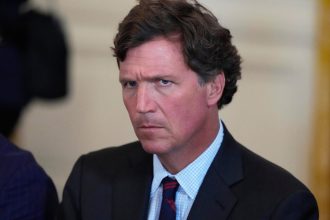"Netanyahu te odia": Carlson revela detalles de sus conversaciones con Trump antes de la agresión a Irán