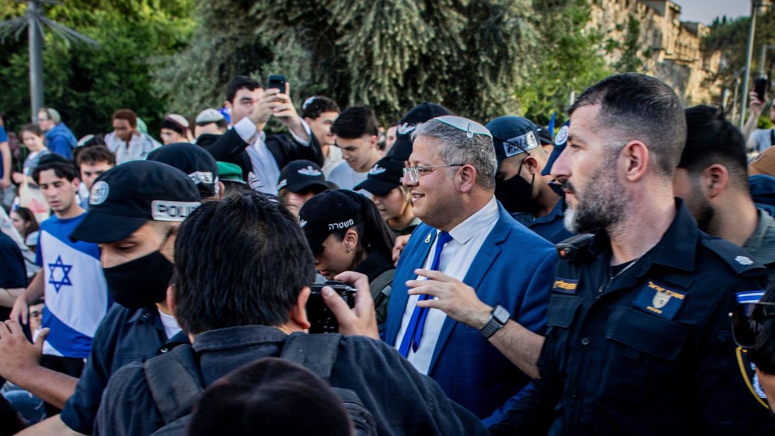 VIDEO: Ministro radical israelí reza y baila en un templo musulmán
