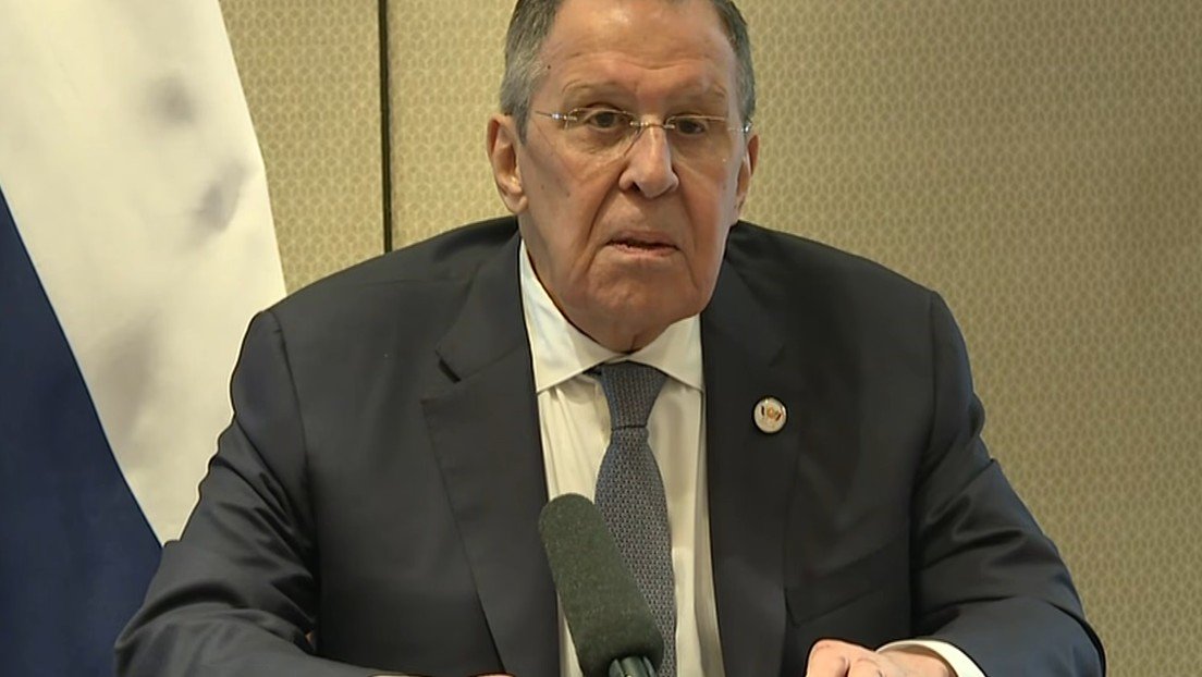VIDEO: Lavrov reprende y luego bromea con un periodista por interrumpir su rueda de prensa