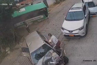 VIDEO: La impactante colisión múltiple provocada por un autobús fuera control que deja 17 heridos