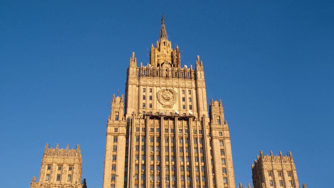 Cancillería rusa sobre nuevo bombardeo de Kiev: "Terroristas atacan a los niños a propósito y con placer"