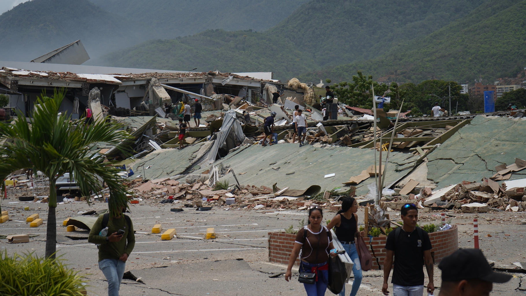 Las primeras horas en La Guaira tras los fuertes terremotos: “Lo que pedimos es ayuda”