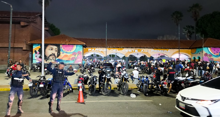 Parque del Oeste, en Caracas, abarrotado de personas | Ezequiel Carías/El Nacional