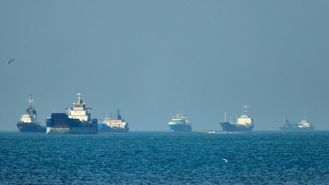 El CGRI advierte a los buques contra la cooperación con países "hostiles"