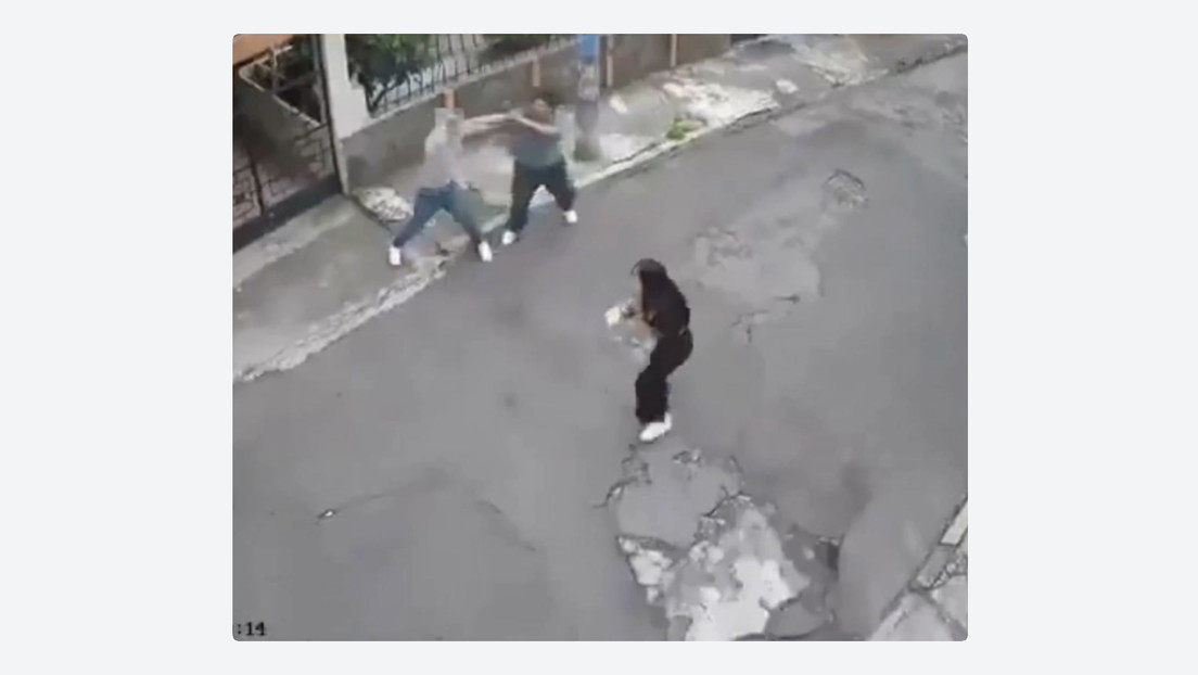 VIDEO: Joven se enfrenta a ladrón y logra que vecinos lo capturen (mientras sus cómplices lo abandonan)