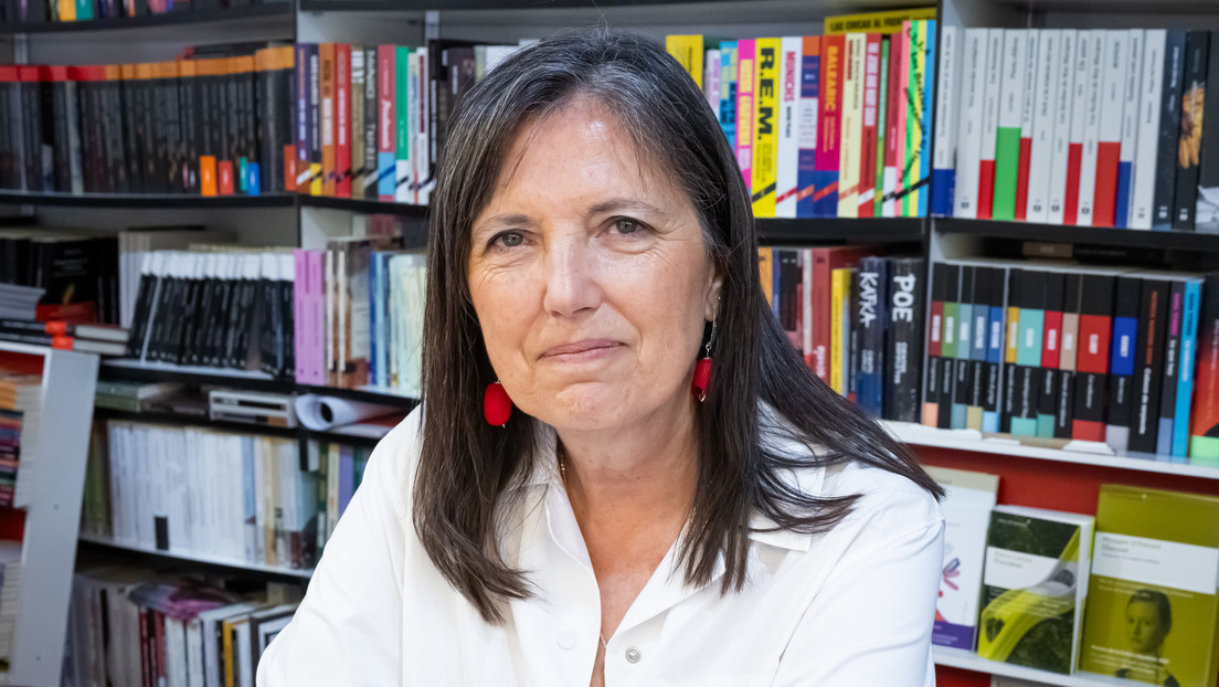 Famosa escritora usa brutal feminicidio para hablar de su libro y termina con una 'funa' de antología