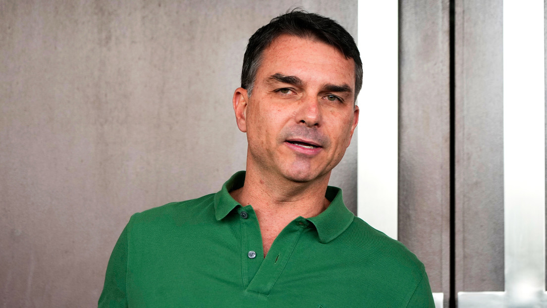 Flávio Bolsonaro le hace una promesa a Trump para que no aplique "nuevas sanciones" a Brasil