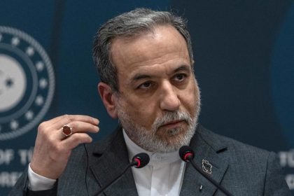 Canciller iraní: "Lo que las sanciones y la guerra no han logrado, no se conseguirá con mas guerra"
