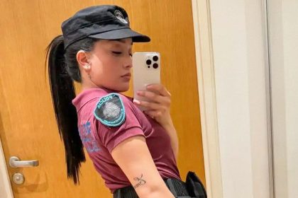 Expolicía expulsada por contenido erótico es detenida tras un choque mortal con drogas y un arma