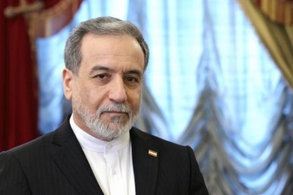 Canciller iraní narra cómo sobrevivió al bombardeo que mató al ayatolá Alí Jameneí