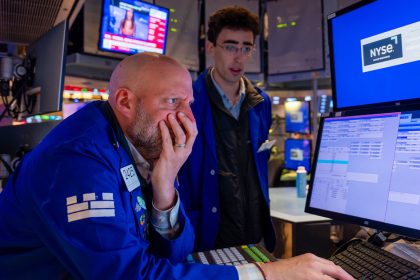 Caen los principales índices de Wall Street tras mejores datos de empleo