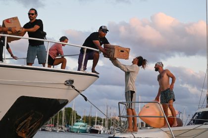 Buque con ayuda solidaria de México y Belice llega a Cuba