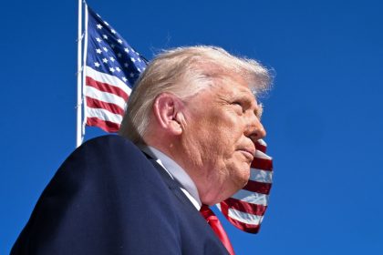 "Es corrupta o estúpida": Trump abandona abruptamente entrevista tras tenso cruce con periodista (VIDEO)