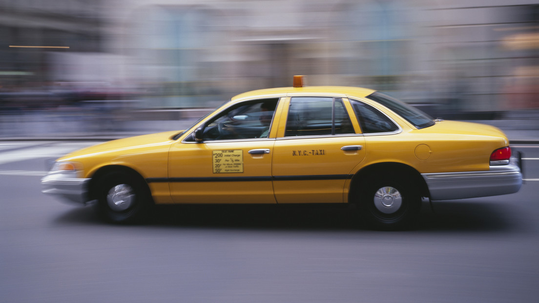 VIDEO: Taxistas y conductores de aplicaciones se enfrentan a golpes en una sesión pública