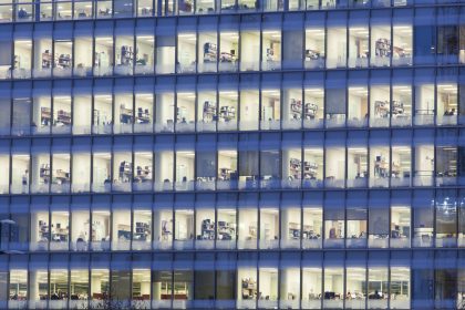Axios: La inteligencia artificial enmascara la baja alfabetización laboral en EE.UU.