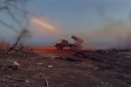 VIDEO: El 'Granizo' ruso destroza posiciones ucranianas
