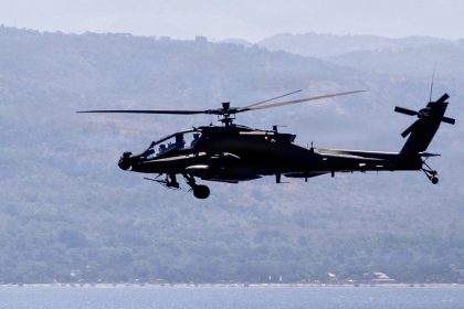 EE.UU. confirma que uno de sus helicópteros Apache se estrelló frente a las costas de Omán