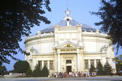 El Kremlin: "El régimen de Kiev comenzó a atacar la historia, pero a la historia no se la puede vencer"