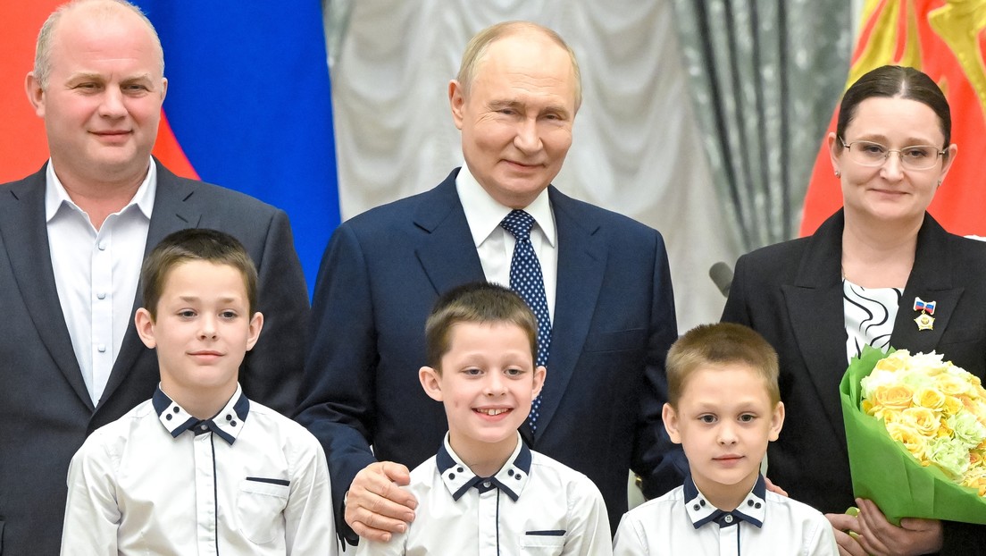 Putin califica de "absurdo" y "auténtico delirio" las sanciones occidentales contra campamentos infantiles en Rusia