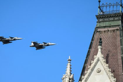 Alerta máxima en Hungría: cazas interceptaron un vuelo israelí tras perder contacto por radio