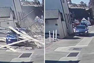 VIDEO: Choca contra un andamio y provoca una escena digna de Hollywood