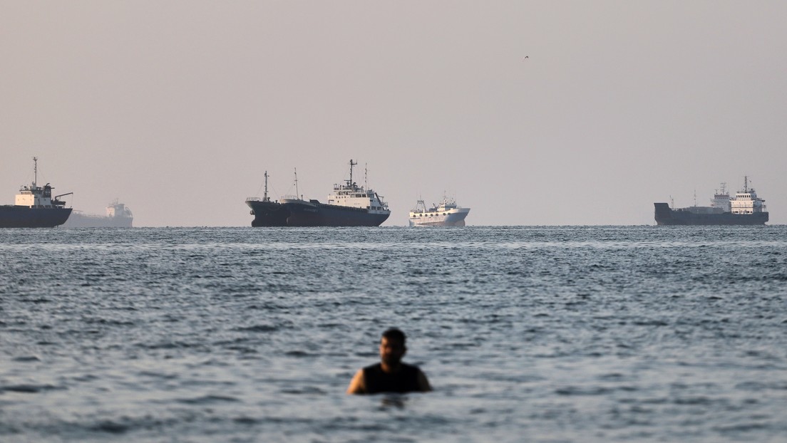 Más de 1.000 barcos esperan cruzar el estrecho de Ormuz en medio de negociaciones entre Irán y Omán