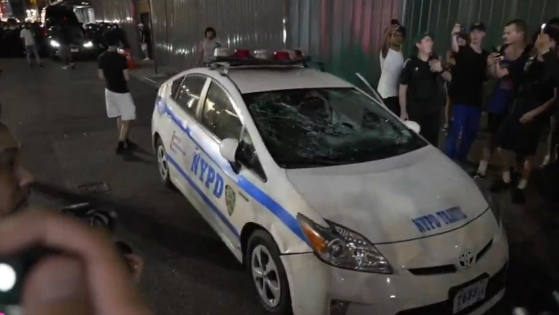 Descontrol y enfrentamientos con la Policía en Nueva York tras el campeonato de los Knicks (VIDEOS)