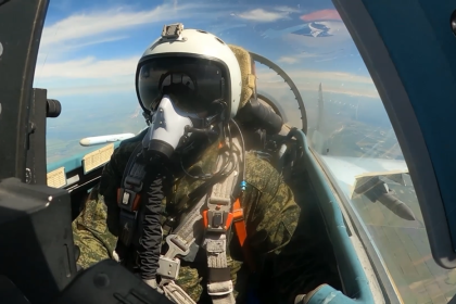 VIDEO: Caza Su-35S cubre a helicópteros rusos durante ataques contra posiciones ucranianas