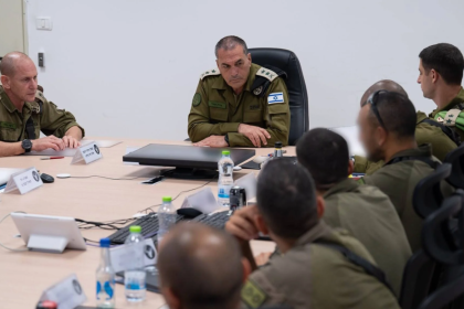 Israel tras bombardear el Líbano afirma que las FDI están "preparadas" en todos los sectores