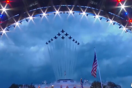 VIDEO: Cazas sobrevuelan la Casa Blanca durante la apertura del evento 'UFC Freedom 250'