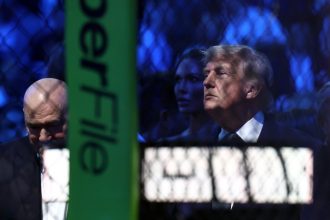 VIDEO: Trump se queda dormido durante un combate de UFC en la Casa Blanca