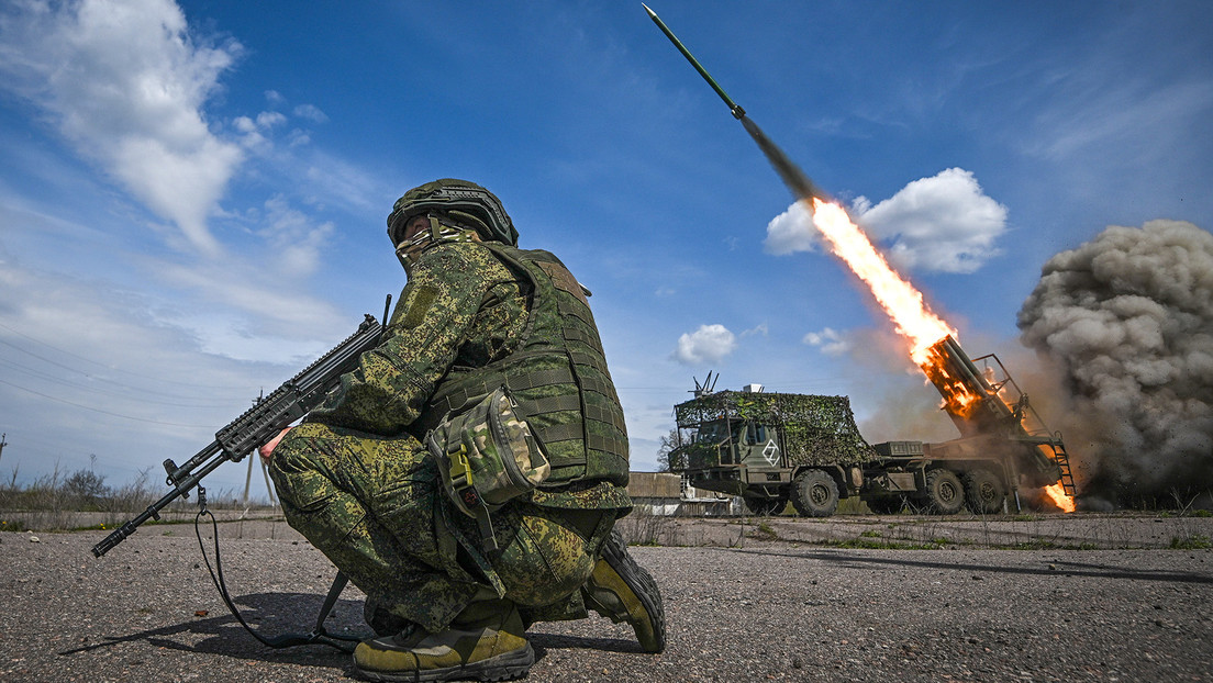 Kiev evacúa piezas clave de industria de tres bastiones en Donbass