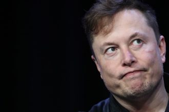 Musk expone el "verdadero objetivo" del Reino Unido detrás de la intención de prohibir redes sociales a menores
