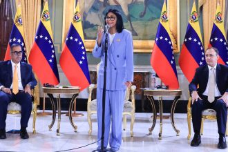 Venezuela firma memorándum con General Electric para la rehabilitación del sistema eléctrico