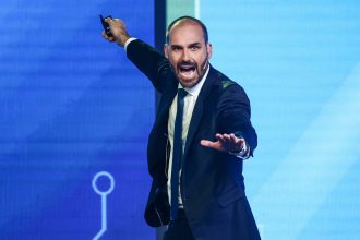 Un hijo de Bolsonaro al banquillo por coacciones al sistema de justicia desde EE.UU.