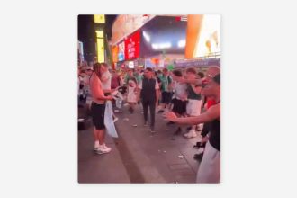 VIDEO: Hinchas de Argentina y Argelia se enfrentan a golpes en las calles previo al juego del Mundial